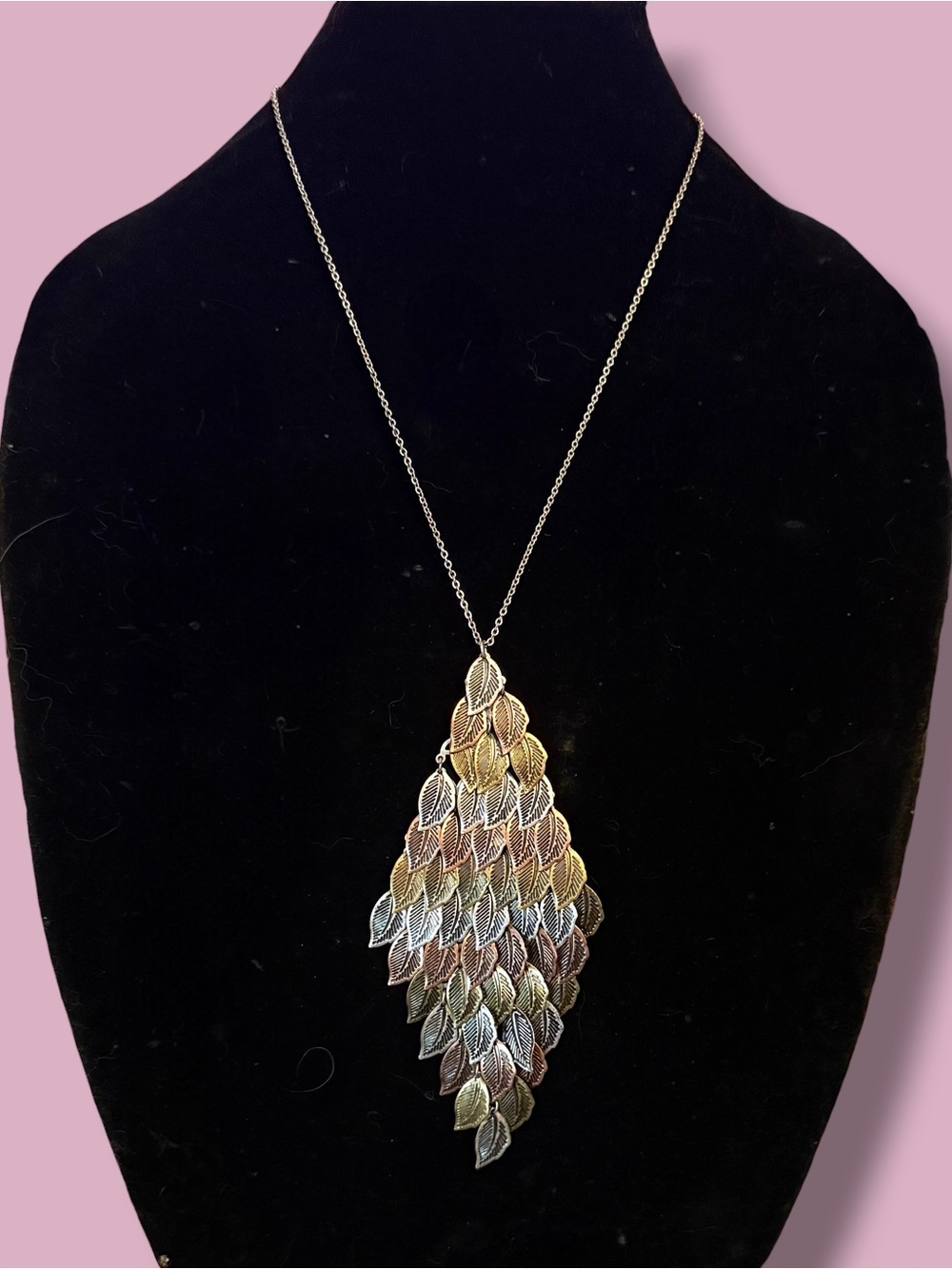 Tricolor articulated falling leaves pendant necklace